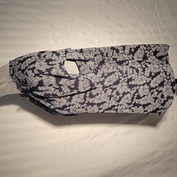 LOFT Womans Black & White Blouse with Flutter Sleeves, Size: XL - Picture 4 of 10